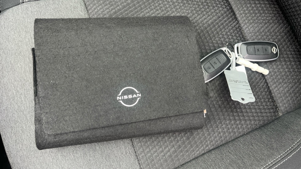 Nissan Qashqai 1.3 DiG-T MH N-Connecta 5dr Petrol Hatchback - Image 19