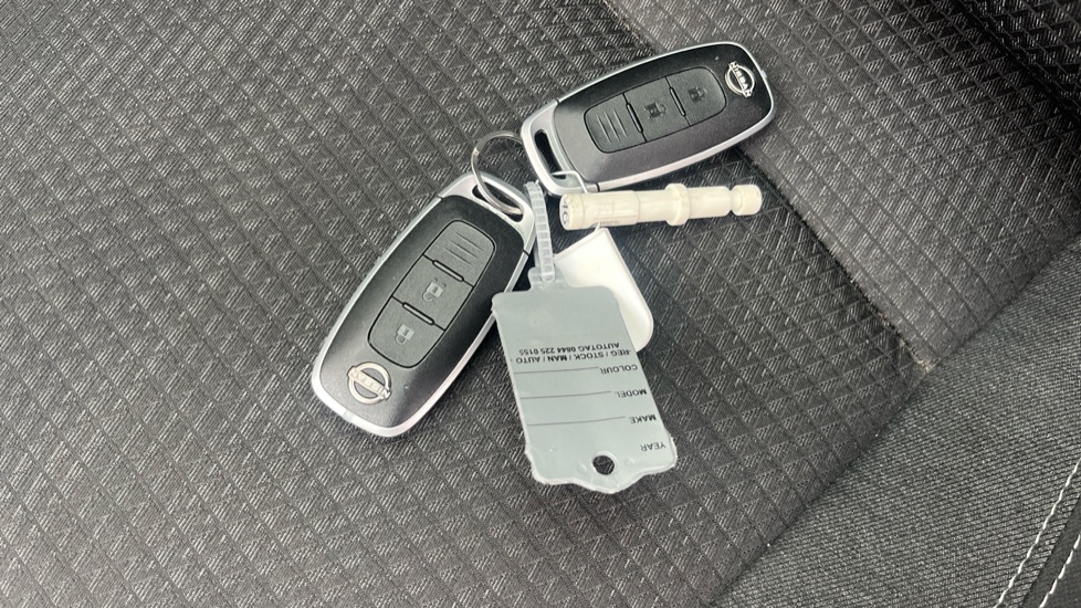 Nissan Qashqai 1.3 DiG-T MH N-Connecta 5dr Petrol Hatchback - Image 20