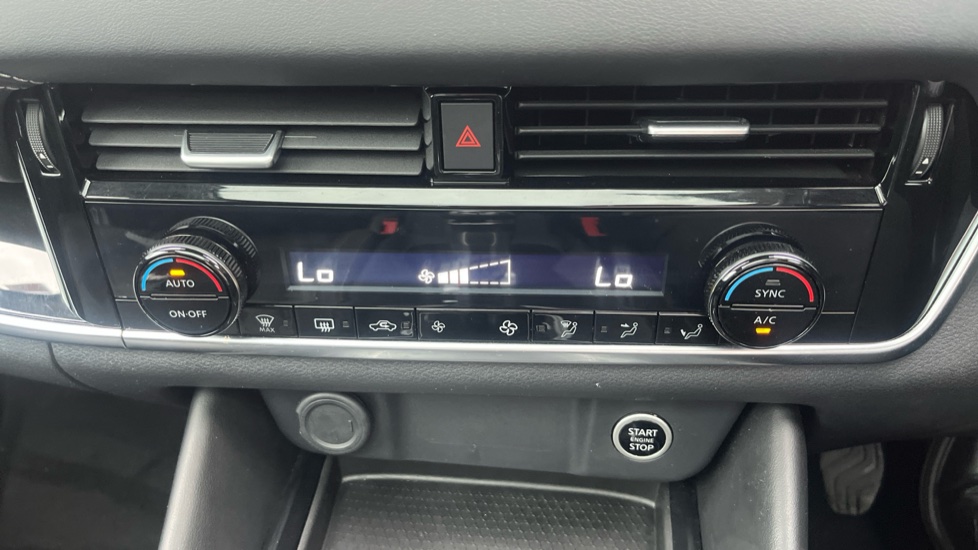 Nissan Qashqai 1.3 DiG-T MH N-Connecta 5dr Petrol Hatchback - Image 26