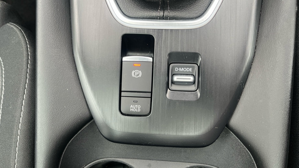 Nissan Qashqai 1.3 DiG-T MH N-Connecta 5dr Petrol Hatchback - Image 30