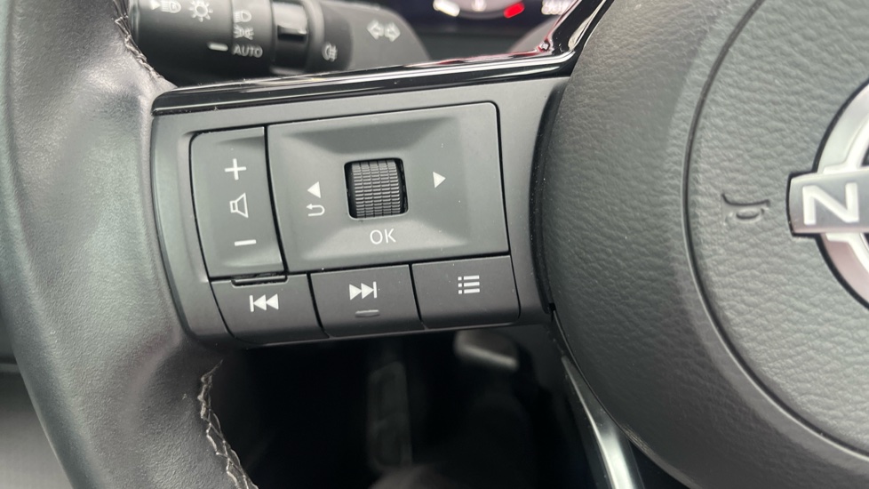 Nissan Qashqai 1.3 DiG-T MH N-Connecta 5dr Petrol Hatchback - Image 31
