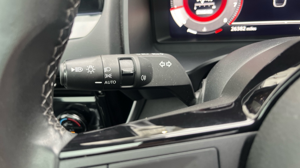 Nissan Qashqai 1.3 DiG-T MH N-Connecta 5dr Petrol Hatchback - Image 32