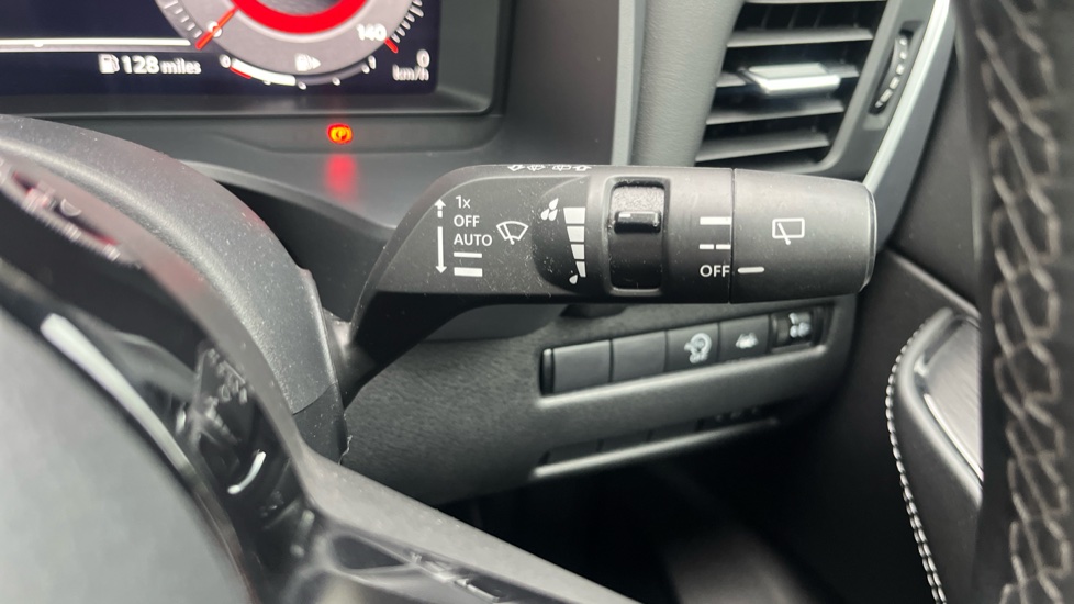 Nissan Qashqai 1.3 DiG-T MH N-Connecta 5dr Petrol Hatchback - Image 34