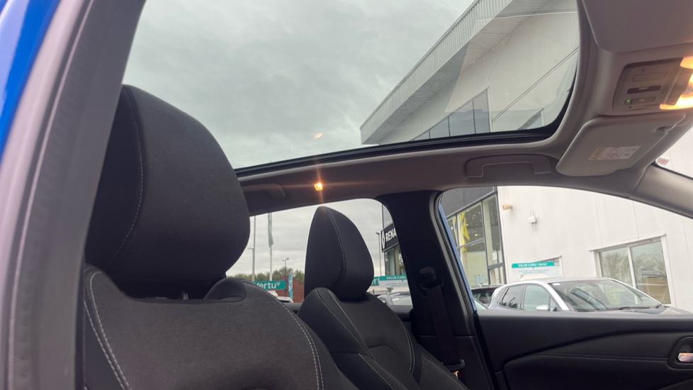 Nissan Qashqai 1.3 DiG-T MH N-Connecta 5dr Petrol Hatchback - Image 36