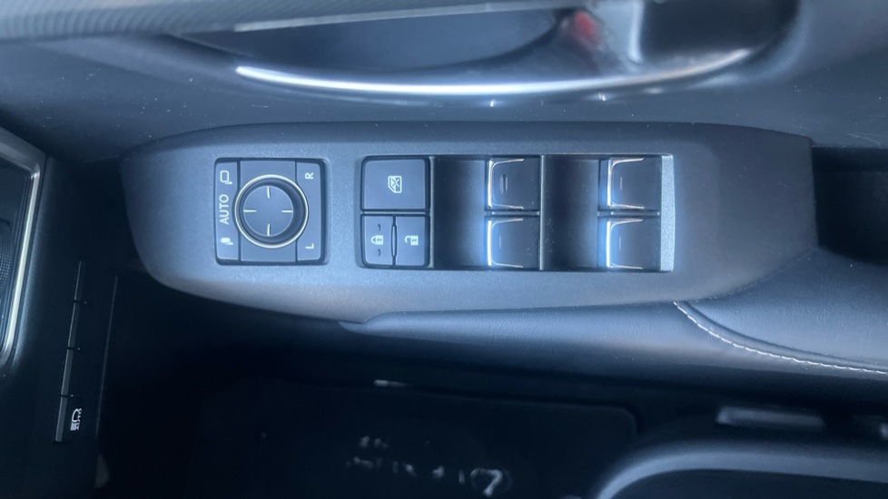 Lexus NX 300h 2.5 Luxury 5dr CVT [Premium Nav] Hybrid Estate - Image 33