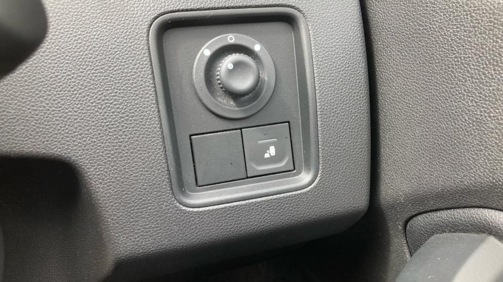 Dacia Duster 1.3 TCe 130 Prestige 5dr Petrol Estate - Image 33