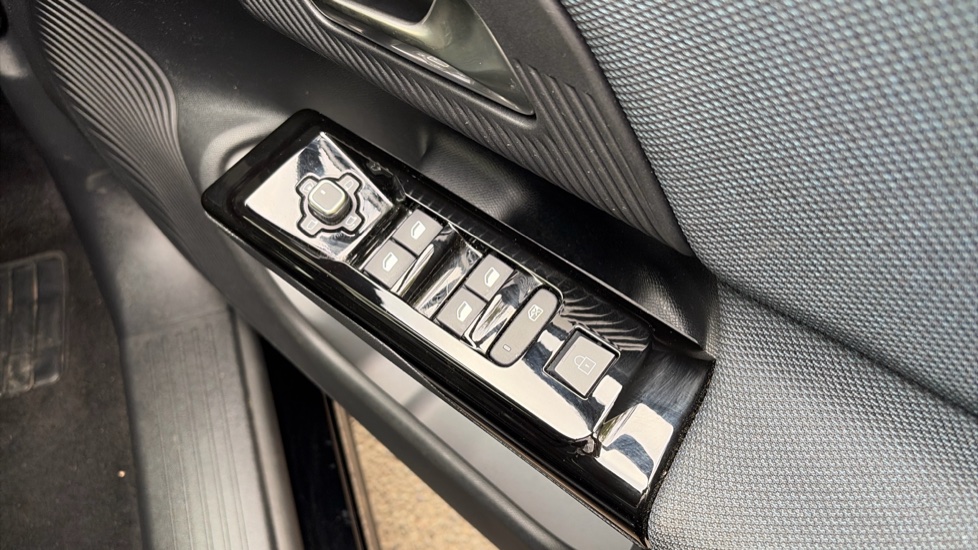 Citroen C5 Aircross 1.2 Hybrid 145 Max 5dr Auto Petrol Hatchback - Image 19