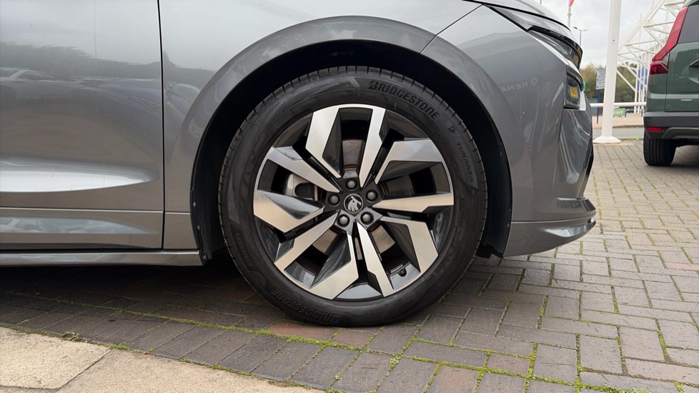 Skoda Enyaq 210kW 85x Sportline 82kWh 4x4 5dr Auto Electric - Image 8