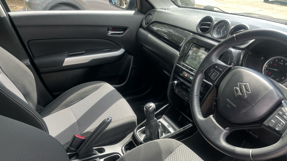 Suzuki Vitara 1.6 SZ-T Kuro 5dr Petrol Estate - Image 14