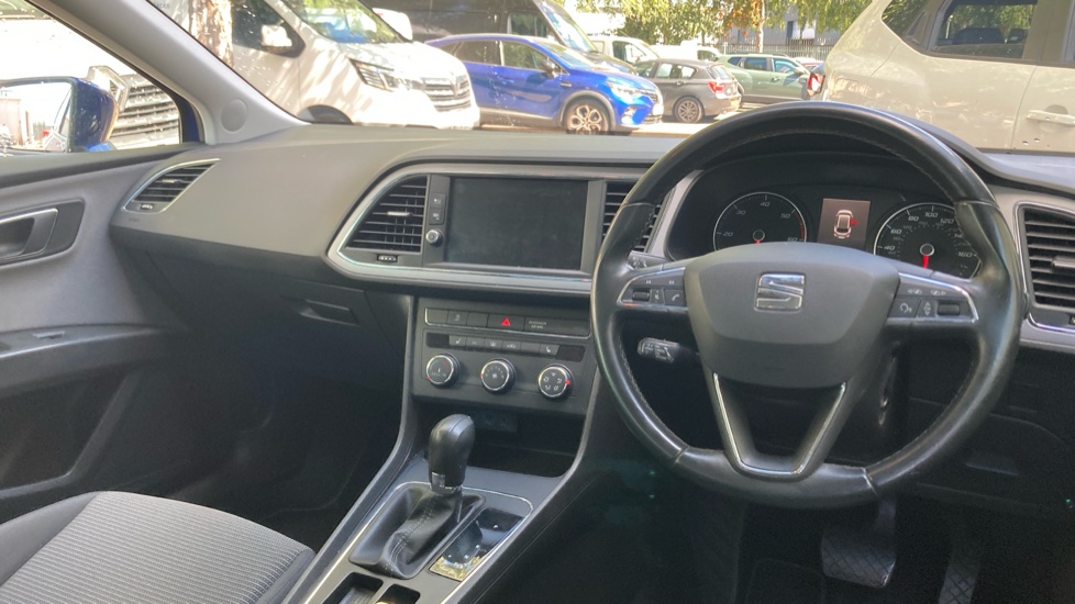 SEAT Leon 1.6 TDI SE Dynamic Technology 5dr DSG Diesel Estate - Image 11