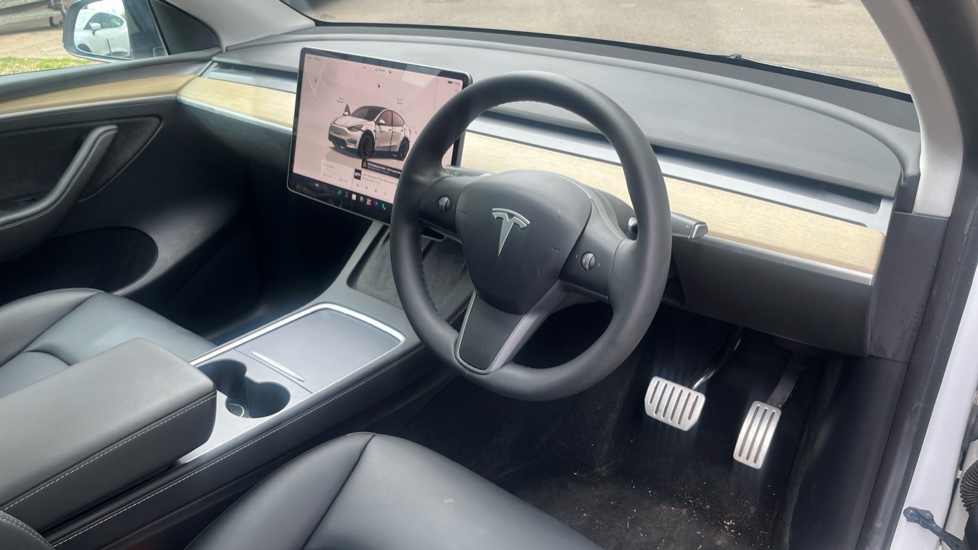 Tesla Model Y Performance AWD 5dr Auto Electric Hatchback - Image 11