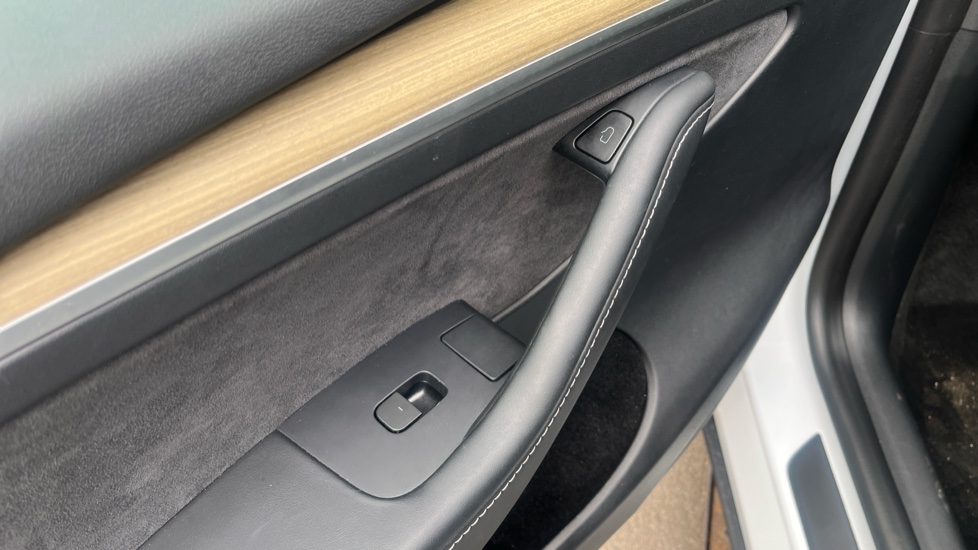 Tesla Model Y Performance AWD 5dr Auto Electric Hatchback - Image 19