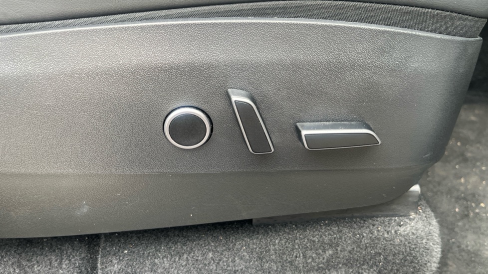 Tesla Model Y Performance AWD 5dr Auto Electric Hatchback - Image 30