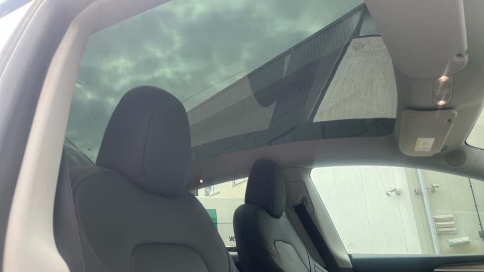 Tesla Model Y Performance AWD 5dr Auto Electric Hatchback - Image 31