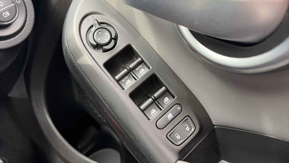 Fiat 500X 1.6 E-torQ Pop Star 5dr [Start Stop] Petrol Hatchback - Image 19
