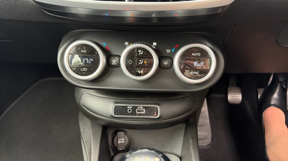 Fiat 500X 1.6 E-torQ Pop Star 5dr [Start Stop] Petrol Hatchback - Image 32