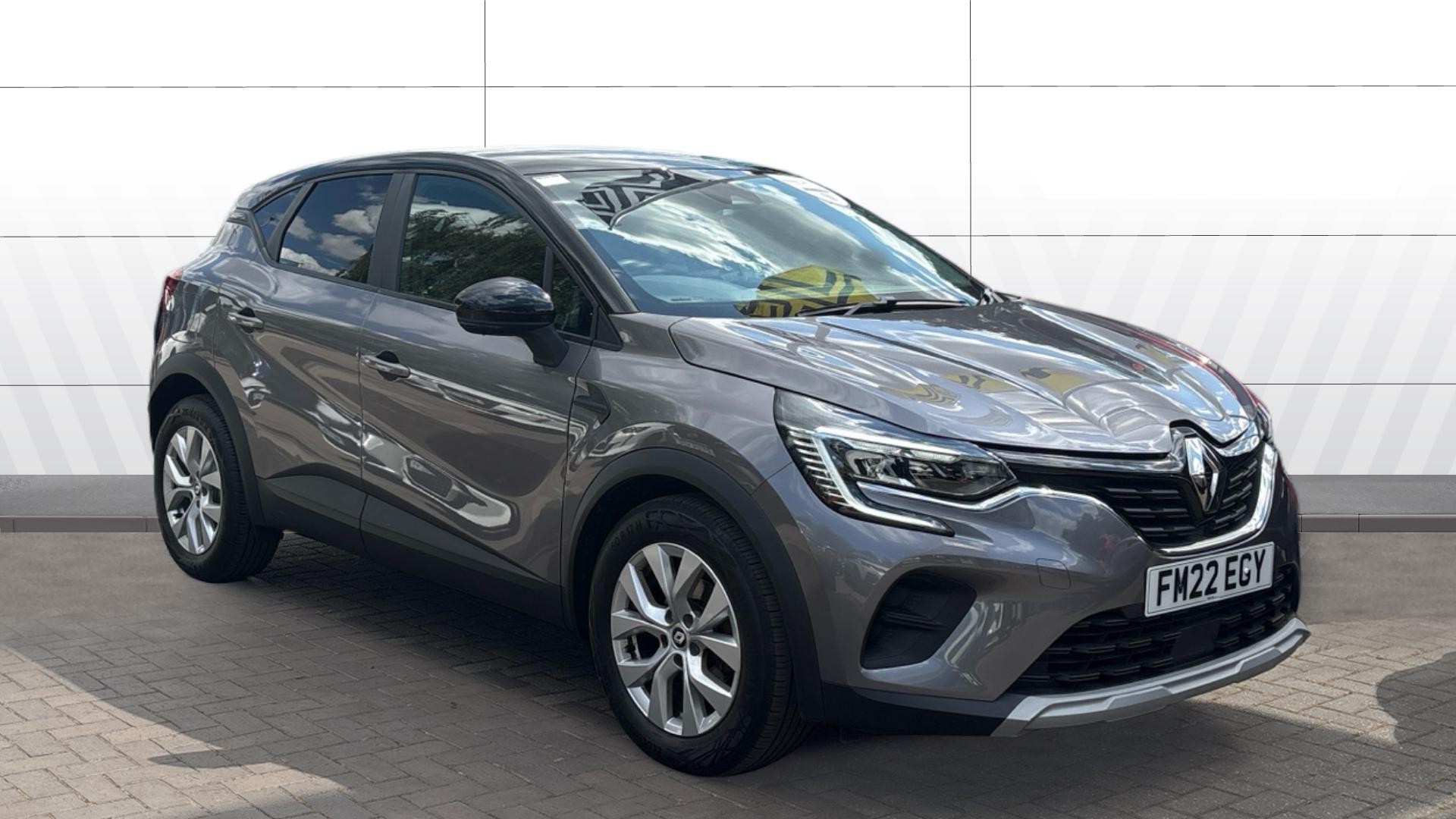 Renault Captur listing photo
