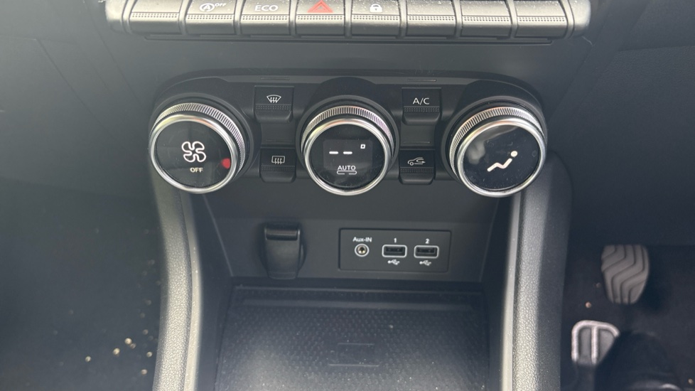 Renault Captur 1.0 TCE 90 Iconic Edition 5dr Petrol Hatchback - Image 28