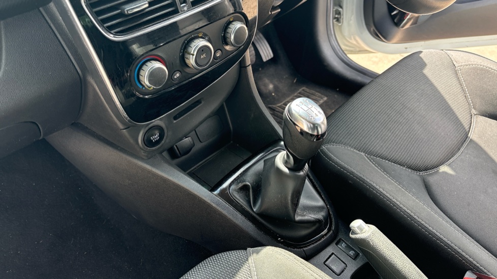 Renault Clio 0.9 TCE 90 Iconic 5dr Petrol Hatchback - Image 13