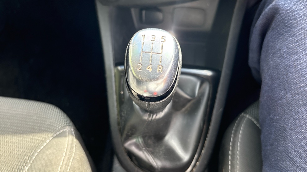 Renault Clio 0.9 TCE 90 Iconic 5dr Petrol Hatchback - Image 29