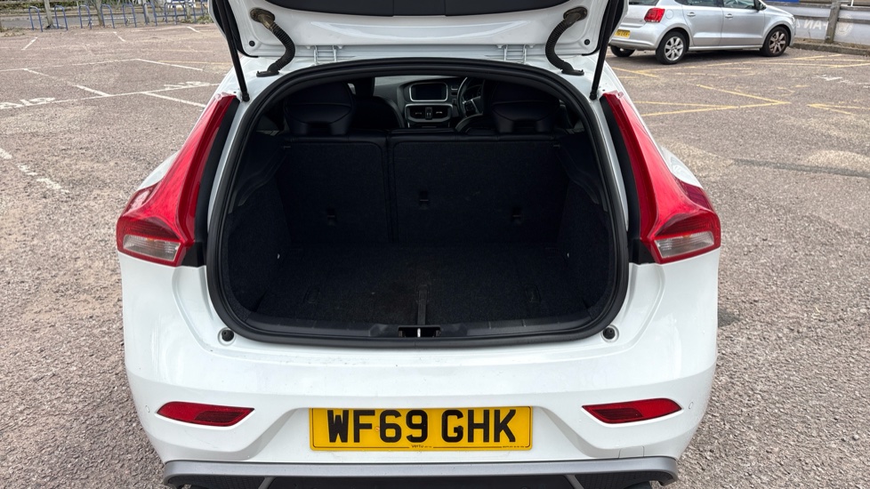 Volvo V40 T3 [152] R DESIGN Edition 5dr Geartronic Petrol Hatchback - Image 4