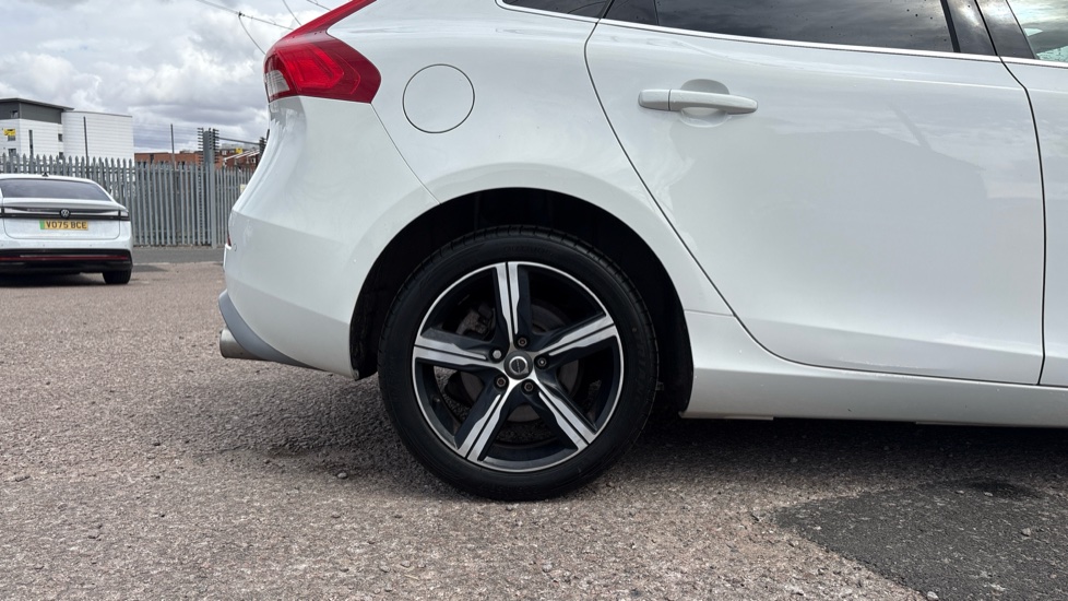 Volvo V40 T3 [152] R DESIGN Edition 5dr Geartronic Petrol Hatchback - Image 7