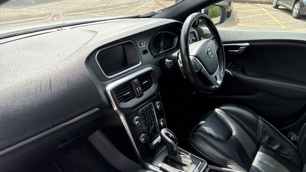 Volvo V40 T3 [152] R DESIGN Edition 5dr Geartronic Petrol Hatchback - Image 9