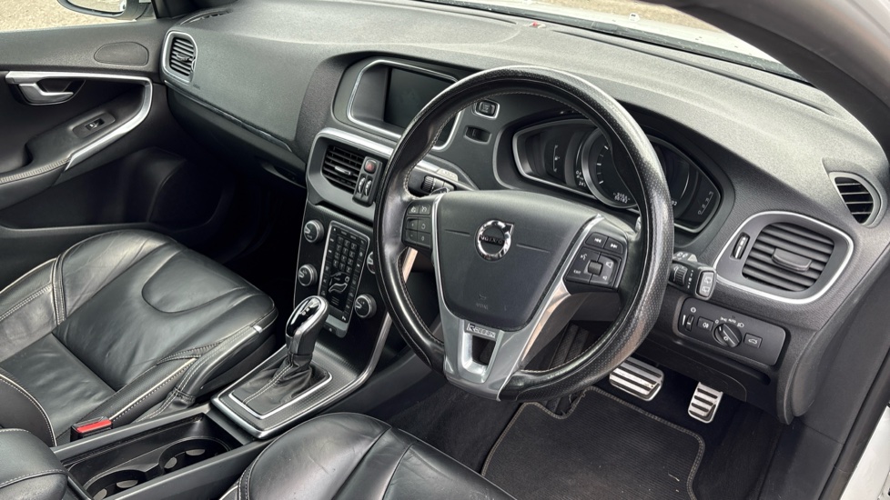 Volvo V40 T3 [152] R DESIGN Edition 5dr Geartronic Petrol Hatchback - Image 11