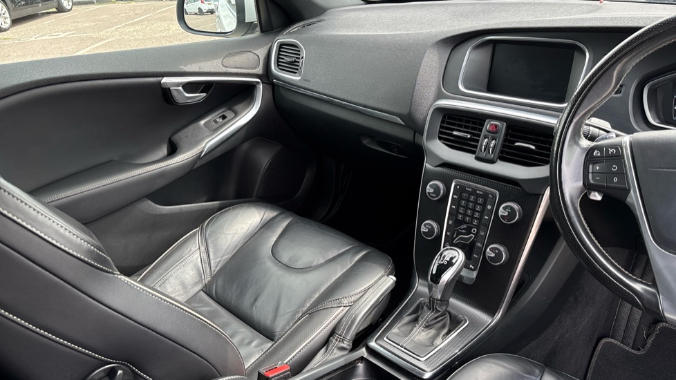 Volvo V40 T3 [152] R DESIGN Edition 5dr Geartronic Petrol Hatchback - Image 14