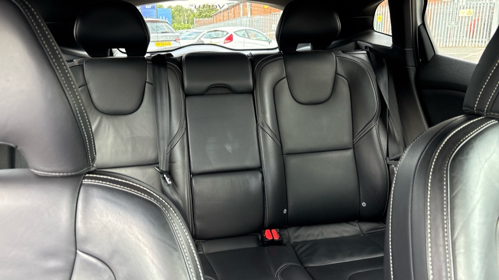 Volvo V40 T3 [152] R DESIGN Edition 5dr Geartronic Petrol Hatchback - Image 15