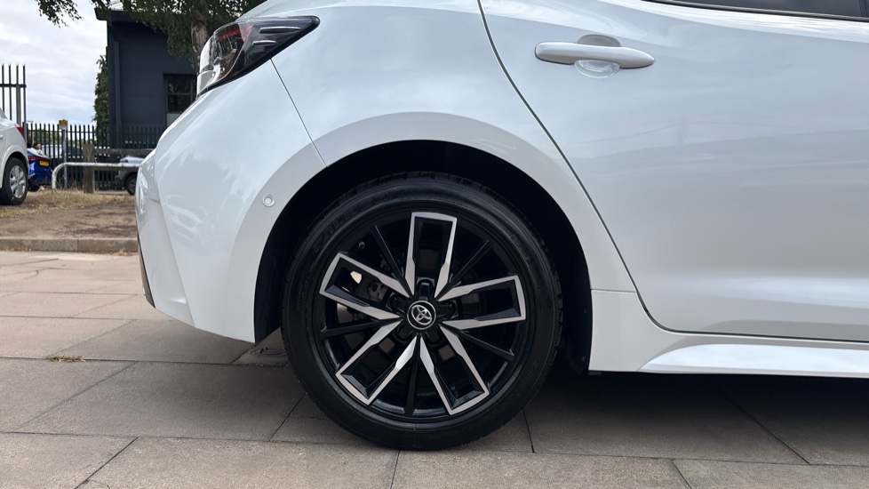 Toyota Corolla 2.0 VVT-i Hybrid Design 5dr CVT Hybrid Hatchback - Image 7