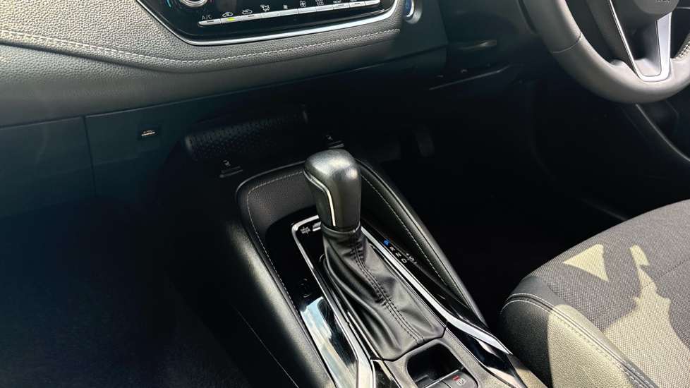 Toyota Corolla 2.0 VVT-i Hybrid Design 5dr CVT Hybrid Hatchback - Image 13