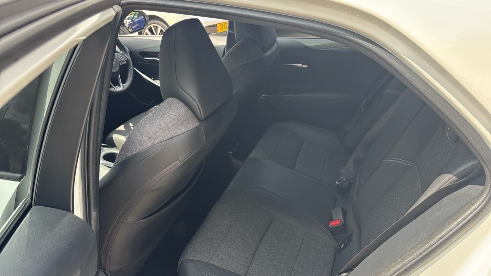 Toyota Corolla 2.0 VVT-i Hybrid Design 5dr CVT Hybrid Hatchback - Image 16
