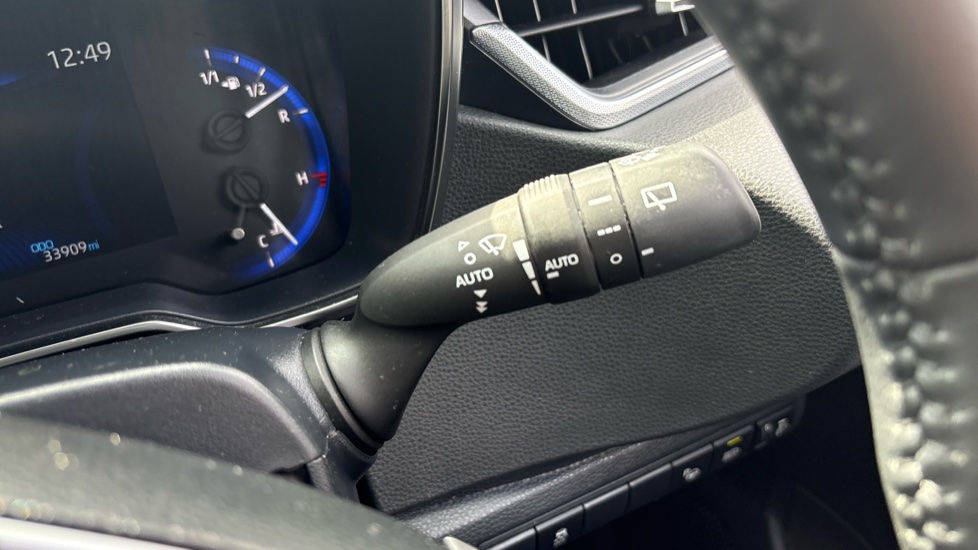 Toyota Corolla 2.0 VVT-i Hybrid Design 5dr CVT Hybrid Hatchback - Image 24