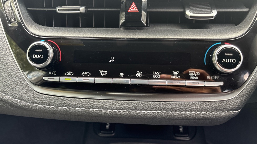 Toyota Corolla 2.0 VVT-i Hybrid Design 5dr CVT Hybrid Hatchback - Image 32