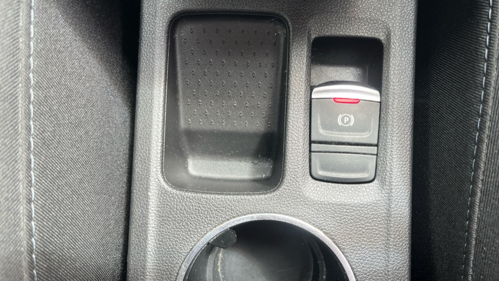 Renault Captur 1.0 TCE 90 Iconic 5dr Petrol Hatchback - Image 27