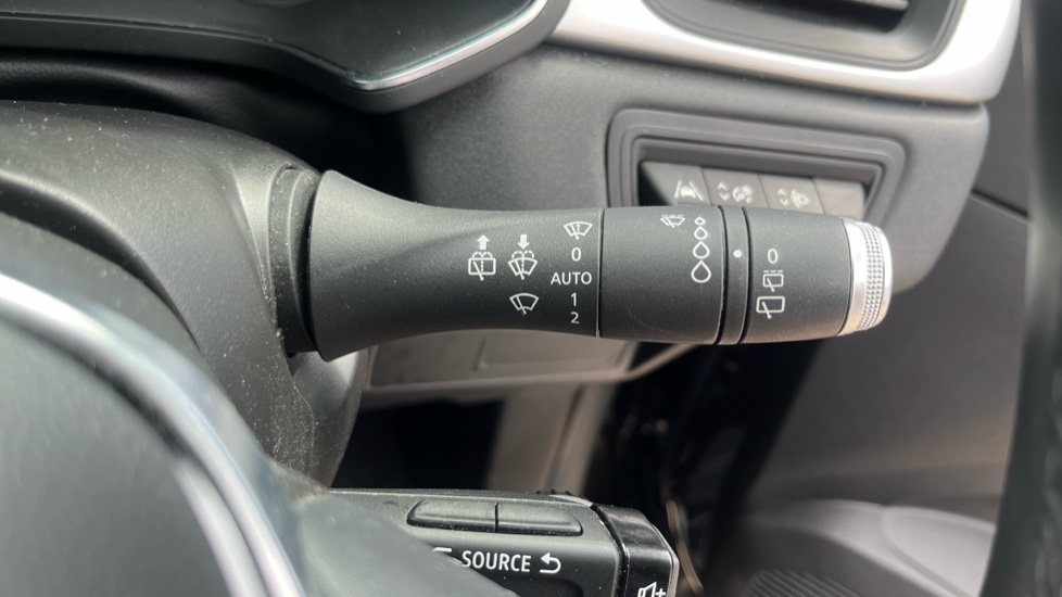 Renault Captur 1.0 TCE 90 Iconic 5dr Petrol Hatchback - Image 31
