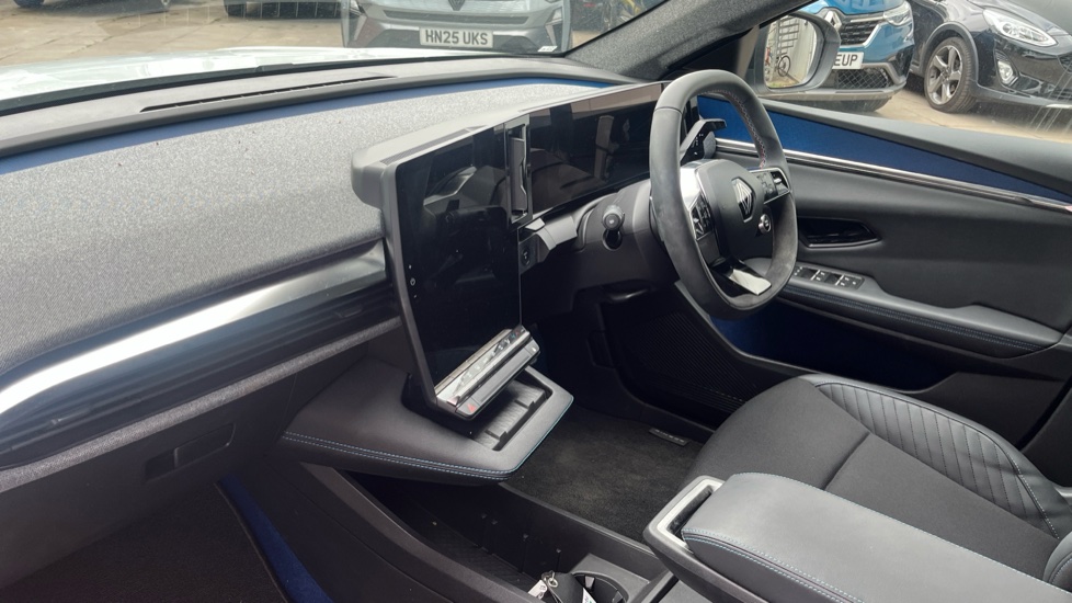 Renault Scenic E-Tech 160kW Esprit Alpine 87kWh Long Range 5dr Auto Electric Estate - Image 9