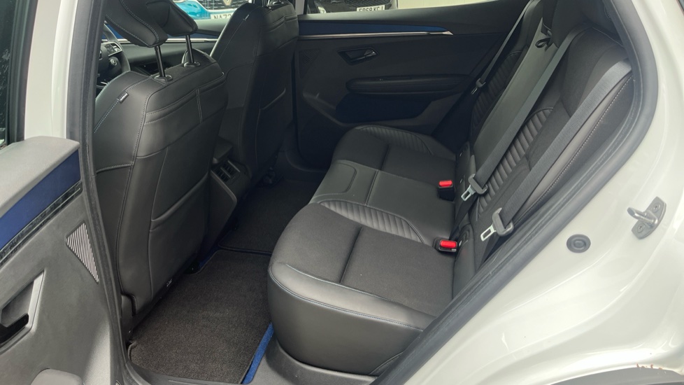 Renault Scenic E-Tech 160kW Esprit Alpine 87kWh Long Range 5dr Auto Electric Estate - Image 16