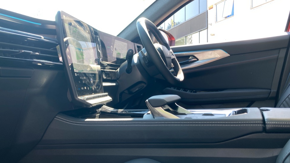 Renault Rafale E-Tech FHEV Iconic Esprit Alpine 5dr Auto 4C Hybrid Estate - Image 9