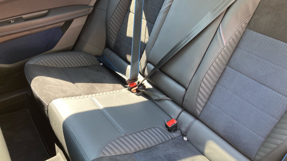Renault Rafale E-Tech FHEV Iconic Esprit Alpine 5dr Auto 4C Hybrid Estate - Image 16