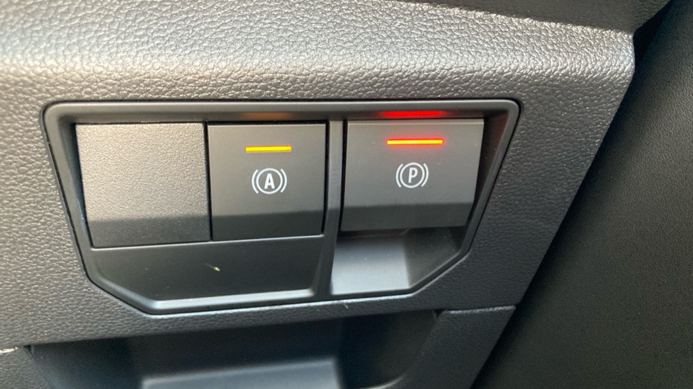 Renault Rafale E-Tech FHEV Iconic Esprit Alpine 5dr Auto 4C Hybrid Estate - Image 32
