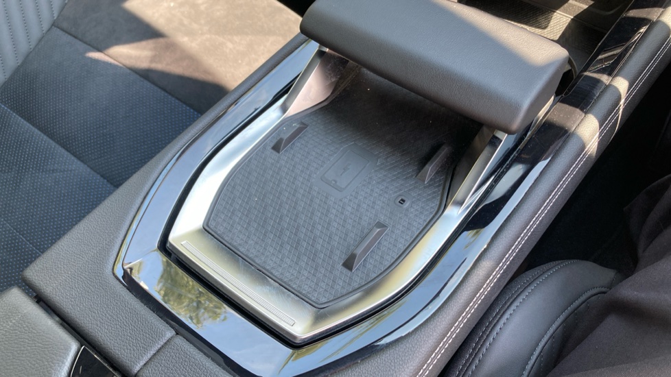 Renault Rafale E-Tech FHEV Iconic Esprit Alpine 5dr Auto 4C Hybrid Estate - Image 34