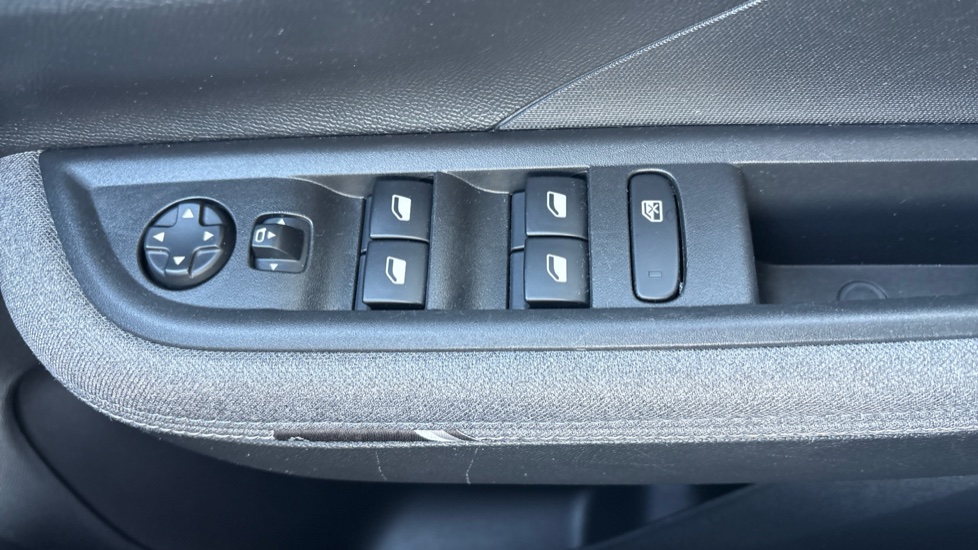 Vauxhall Frontera 83kW GS 44kWh 5dr Auto Electric Estate - Image 33
