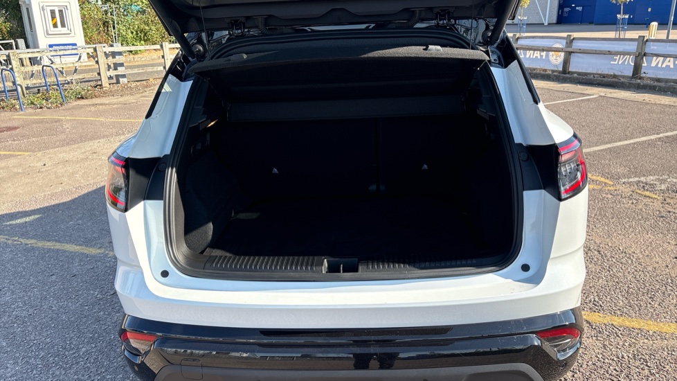 Renault Austral E-Tech FHEV Techno Esprit Alpine 5dr Auto Hybrid Estate - Image 4