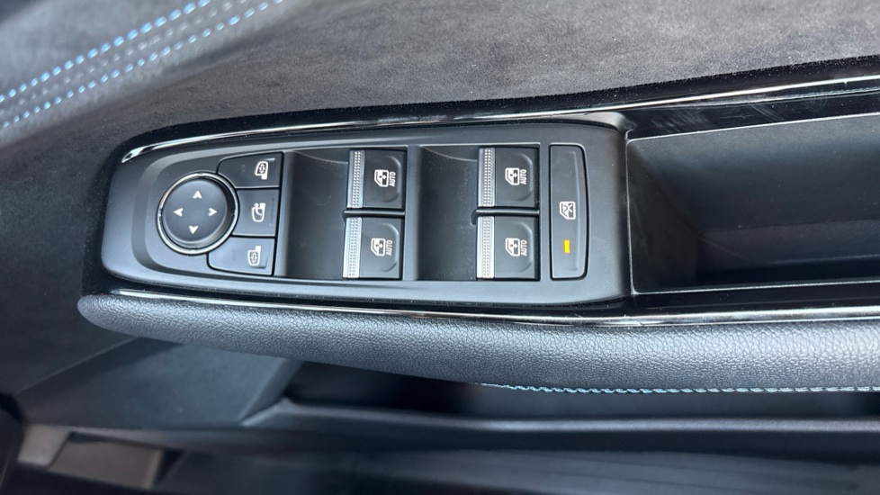Renault Austral E-Tech FHEV Techno Esprit Alpine 5dr Auto Hybrid Estate - Image 28