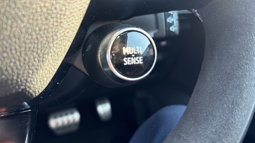 Renault Austral E-Tech FHEV Techno Esprit Alpine 5dr Auto Hybrid Estate - Image 34
