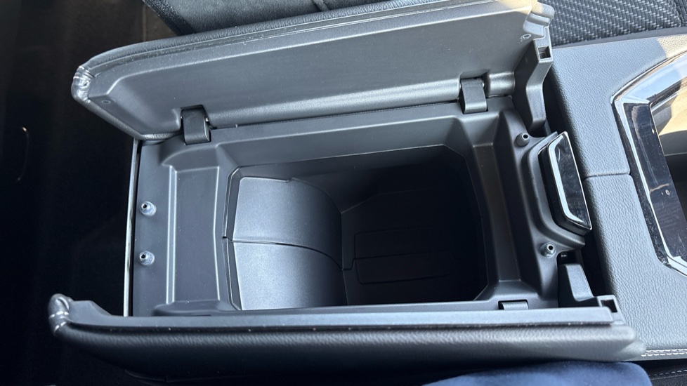 Renault Austral E-Tech FHEV Techno Esprit Alpine 5dr Auto Hybrid Estate - Image 36