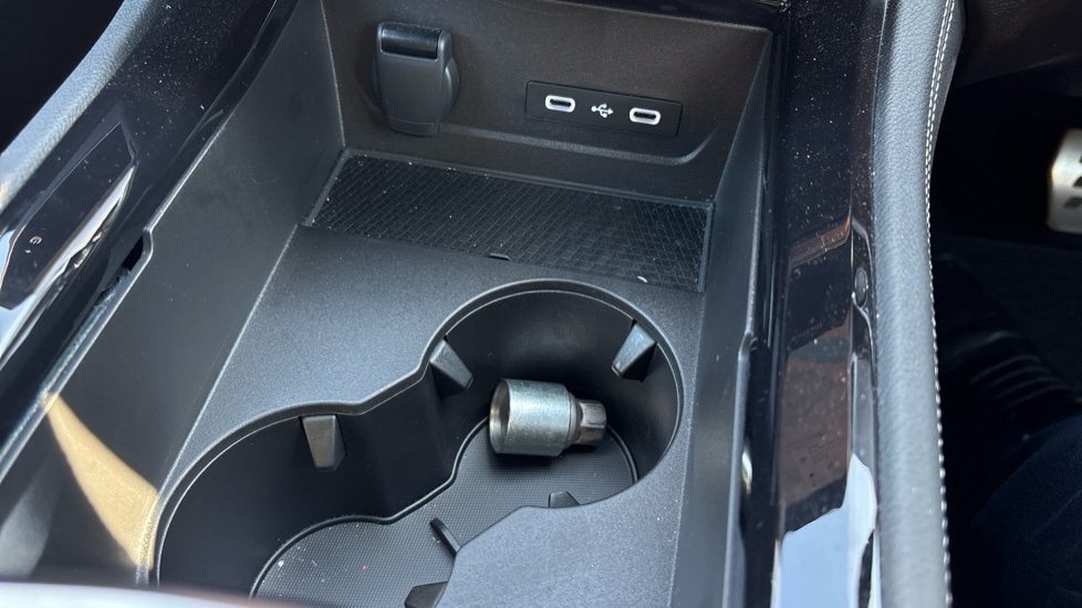 Renault Austral E-Tech FHEV Techno Esprit Alpine 5dr Auto Hybrid Estate - Image 37