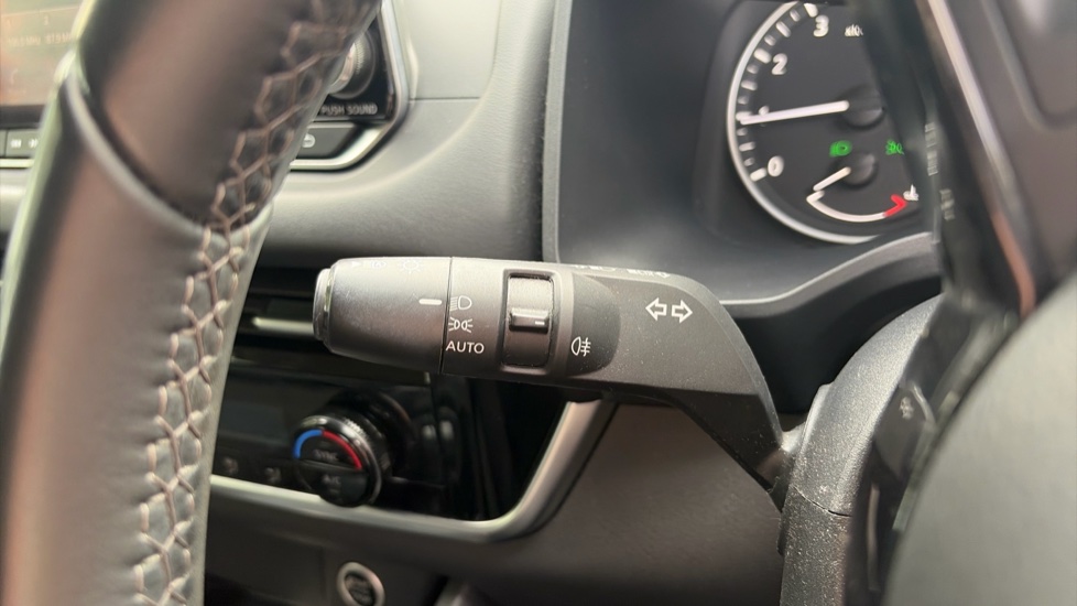 Nissan Qashqai 1.3 DiG-T MH 158 Acenta Premium 5dr Xtronic Petrol Hatchback - Image 19